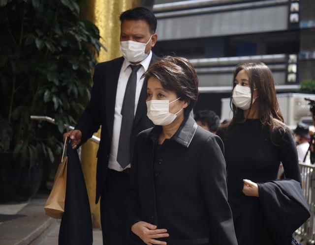 赌王葬礼，何超仪何超莲为什么六神无主，原因