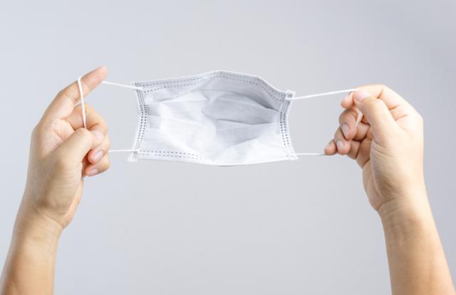 杭州姑娘摘下口罩 当场大哭:脸这样还怎么找男朋