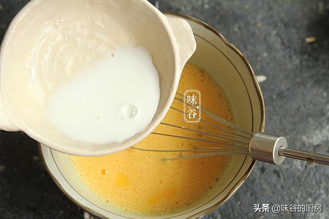 黄金蛋饺在家做，多加一样东西，煎出来的饺子不破皮，又香又嫩