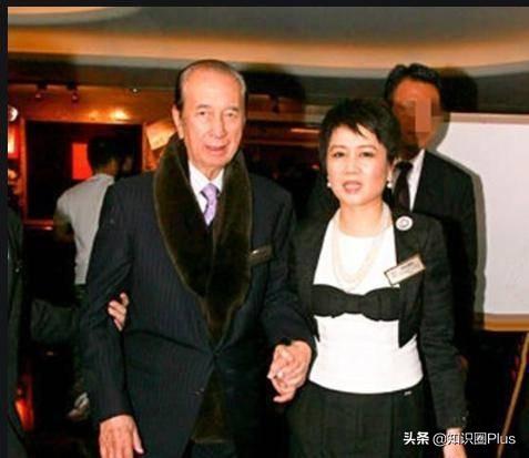 何鸿燊何氏家族悼文，留下四房十七杰，详细了