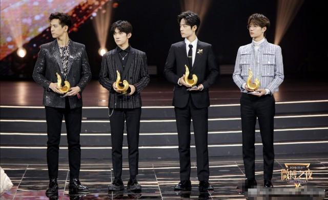 零点|好兄弟就是要零点准时庆生！尹正零点为王一博庆生 暖心叮嘱他忙也要注意身体