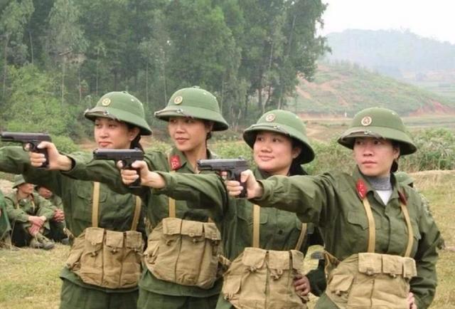 又一南海国家引狼入室，已向美国伸出橄榄枝，目标锁定10万吨航母