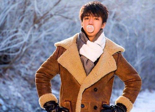 当明星甩掉偶像包袱，王俊凯高冷只是表象，陆