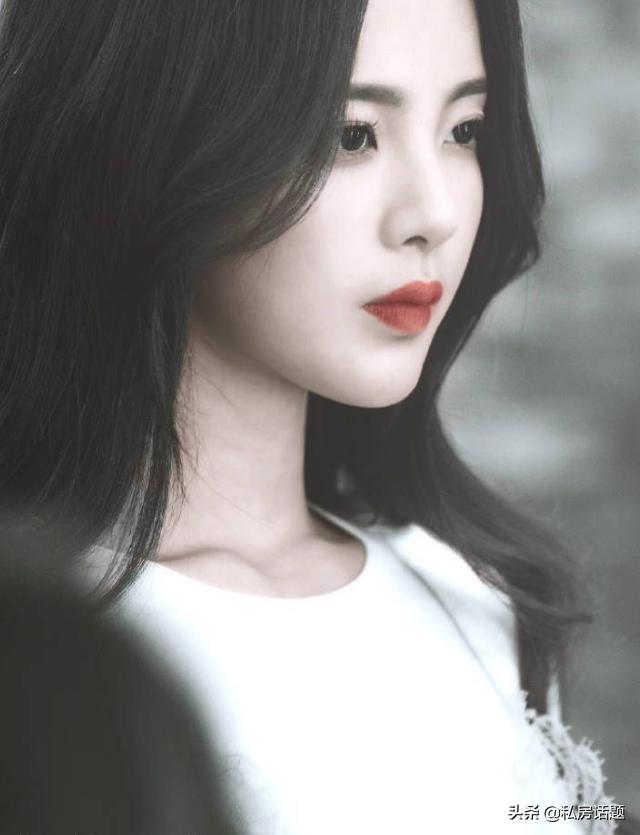 杨超越和鞠婧祎，一个初恋脸，一个高冷脸，你喜欢哪一个