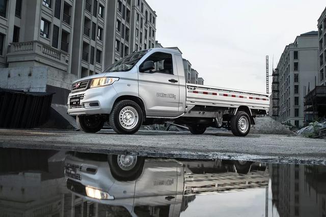 开 5 万元以下的五菱荣光小卡，你觉得丢脸吗？