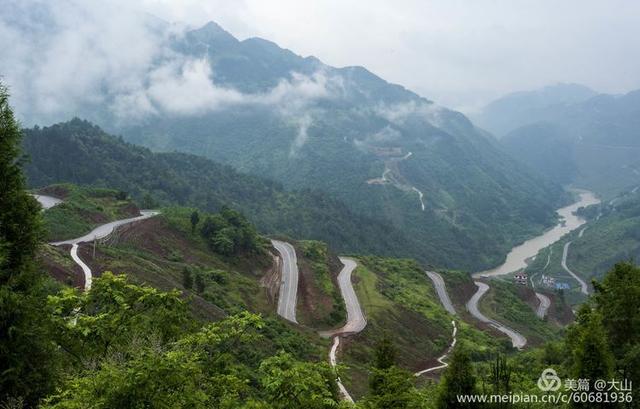 游家乡古叙扶贫公路：古蔺王大山观赏路段｛十一弯十一拐｝有感