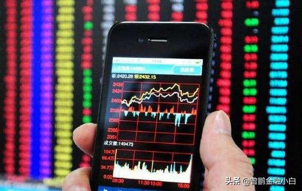 购买五年期的银行理财和持有五年银行股票，两