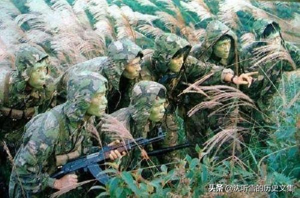 老山对越反击战，解放军突击队穿越高山丛林对