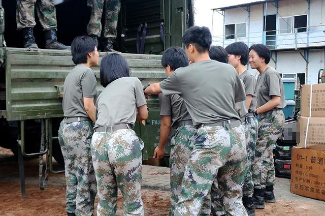 女兵野外驻训，到底有多野？