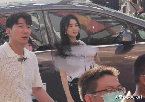 《中餐厅4》节目剧透赵丽颖黄晓明菜场买菜，赵丽颖管账