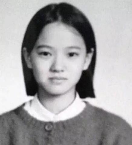 2015年，伊能静和小10岁秦昊结婚，公公婚礼上一