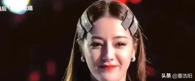 还在尬吹迪丽热巴“盛世美颜”, 离了滤镜精修，确定是同一个人？