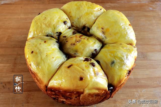 面粉加红豆，早起电饭锅一蒸，比面包还好吃，做早餐特别棒