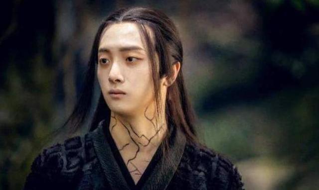 本以为鬼将军于斌只是演员，看到他在《王牌》的身份，网友：失敬