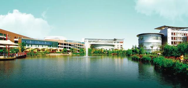 学生宿舍还有跃层双人间，眉山这所大学让隔壁学校羡慕哭了