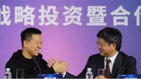 贾乐亭和周旭辉公司退市身败名裂，这两个娶了