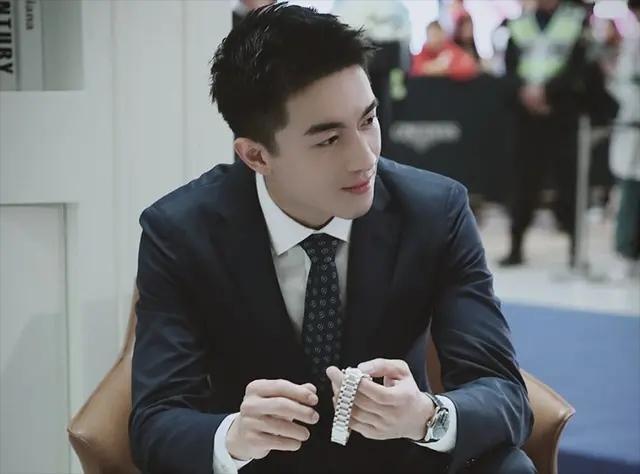 林更新新剧开拍，化身霸道总裁超有范，大长腿