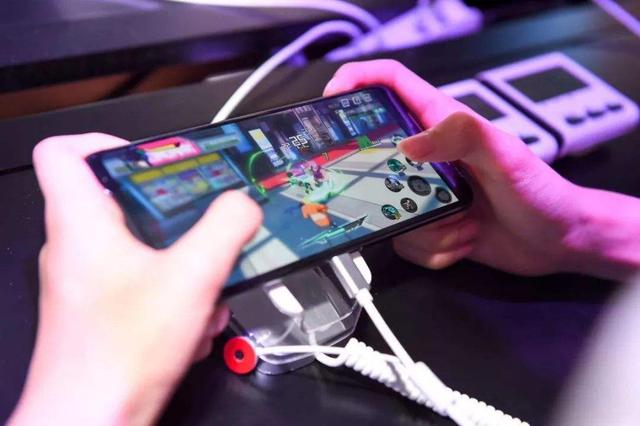 ROG携手腾讯游戏打造顶级手游装备，ROG游戏手机