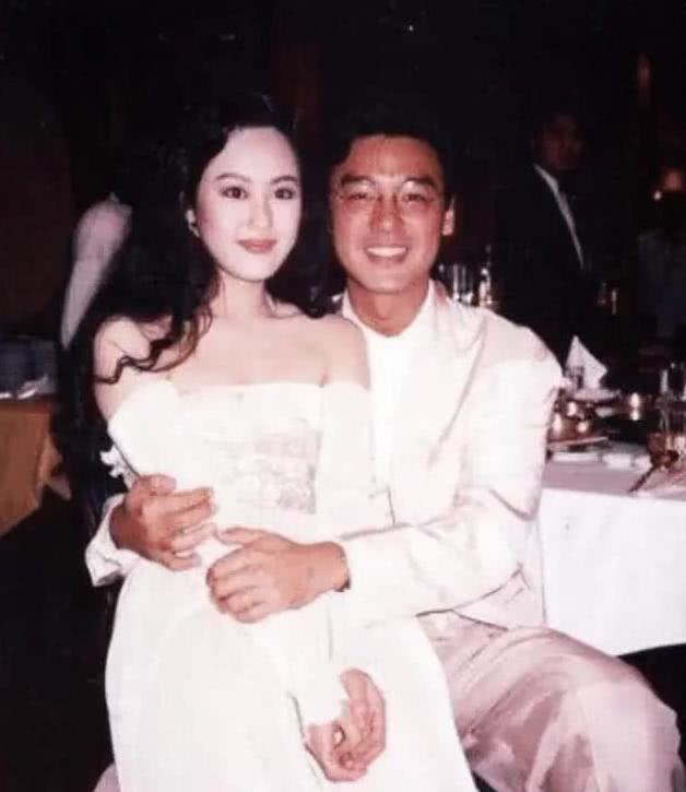 前夫和情人相继破产，男友不断的章小蕙依然活成“极品富贵花”