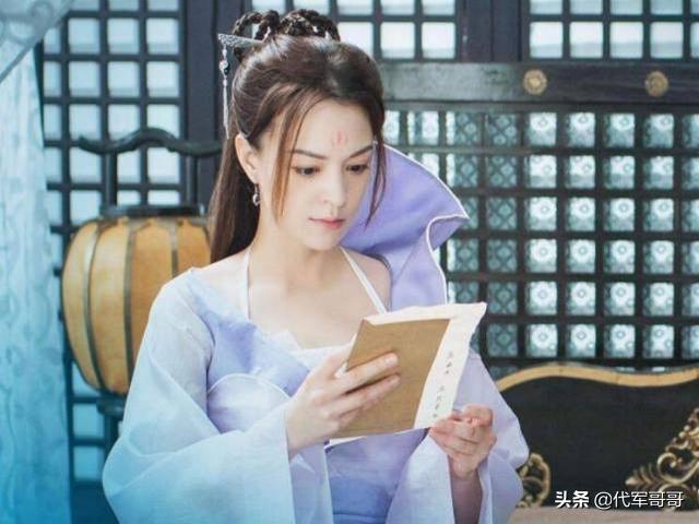 演杨贵妃出名的33岁混血美女，面部浮肿尽显老态，被吐槽美貌不再