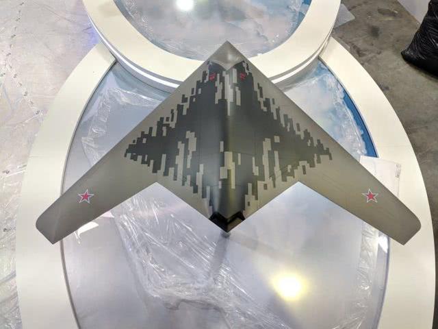 出奇招制约西方国家的F-35，俄罗斯为苏-57布局，专家：领先美军