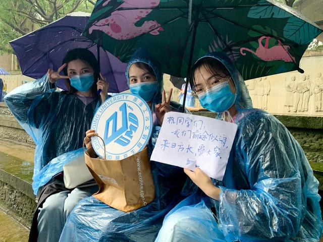 “复兴民族兮，誓作前锋”重庆大学的毕业典礼太感人……