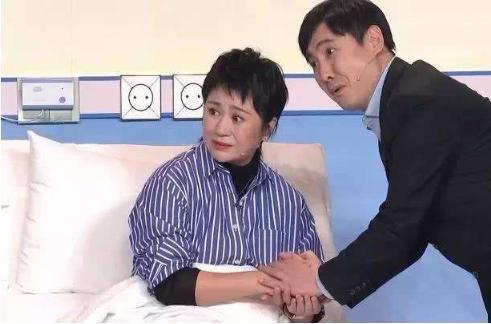 同是春晚諧星，一個(gè)被嘲土肥圓卻如日中天，另一成封面女郎