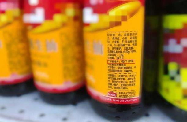 超市买酱油，若瓶身有这2个字母，再便宜也不要买，都是勾兑酱油