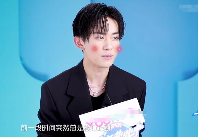 千玺成“少年探索者”，谈男团选拔标准，最想展示的个人技太期待