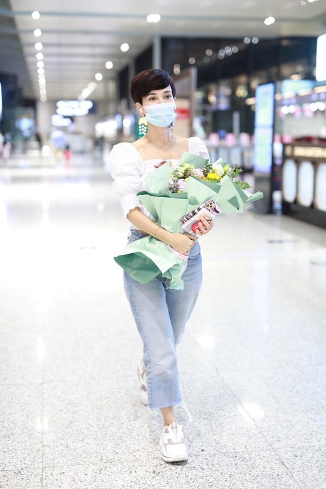 卢靖姗真该放弃走“软妹”路线，看着显矮还有