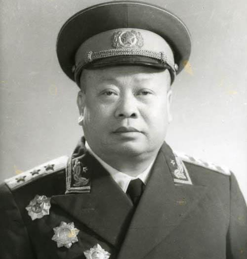 他是新四军“四大巨头”之一，授衔时力辞上将，毛主席坚决不同意