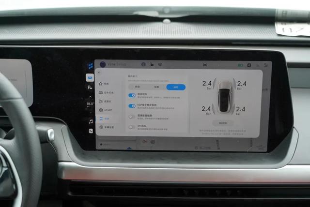 特斯拉慘遭小鵬P7降維打擊，22.99萬起要什么自行車