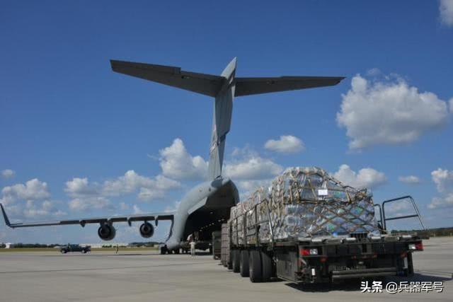 美国口罩全线告急，战略储备物资却全是军火，