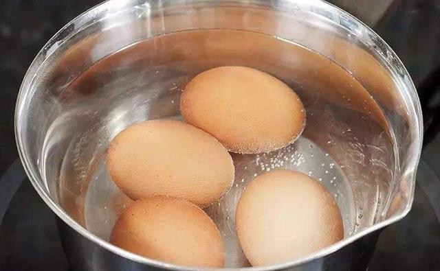鸡蛋煮几分钟最好吃？这个时间要记牢，煮好后鸡蛋超嫩，壳好剥