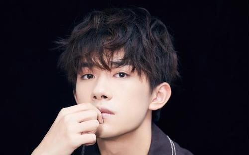 易烊千玺突现《二十不惑》，看到他扮演的“角