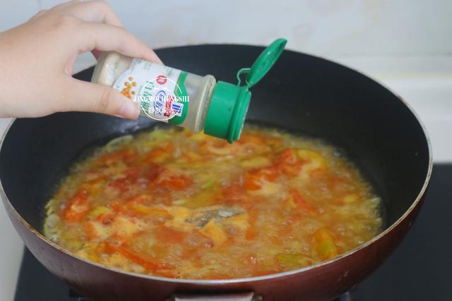 大热天不想吃饭时，就爱煮这碗面，酸爽可口，一碗打不住