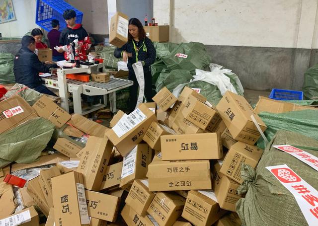 纽约州长灵魂拷问，为何抗疫物资都来自中国，