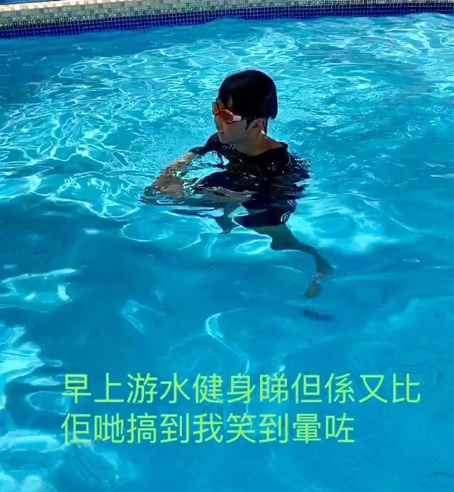 张柏芝晒俩儿子游泳健身，13岁Lucas练出腹肌，颜值身材不输爸爸