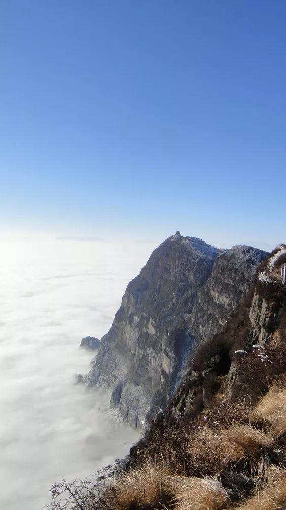 震撼！航拍四川名片峨眉山