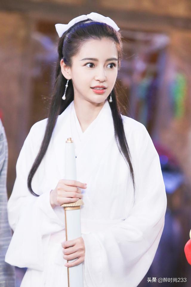 杨颖版“小龙女”美出新高度，一袭白衣仙气飘飘，不输李若彤