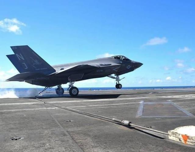 先进程度不输F35!美国新版大黄蜂战机亮相，难怪