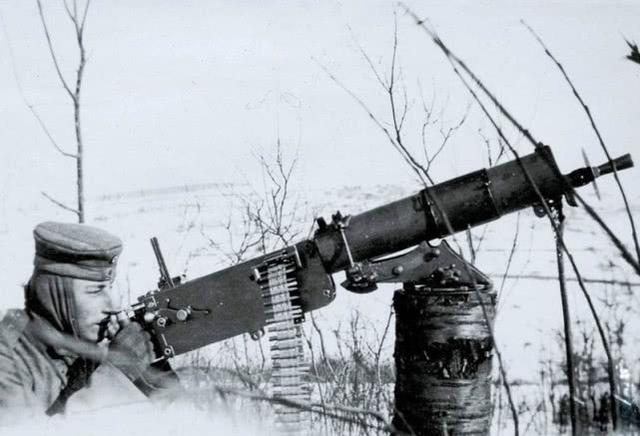 一战中这种武器使欧洲整整一代人丧命，使英国两百万女性孤独终老