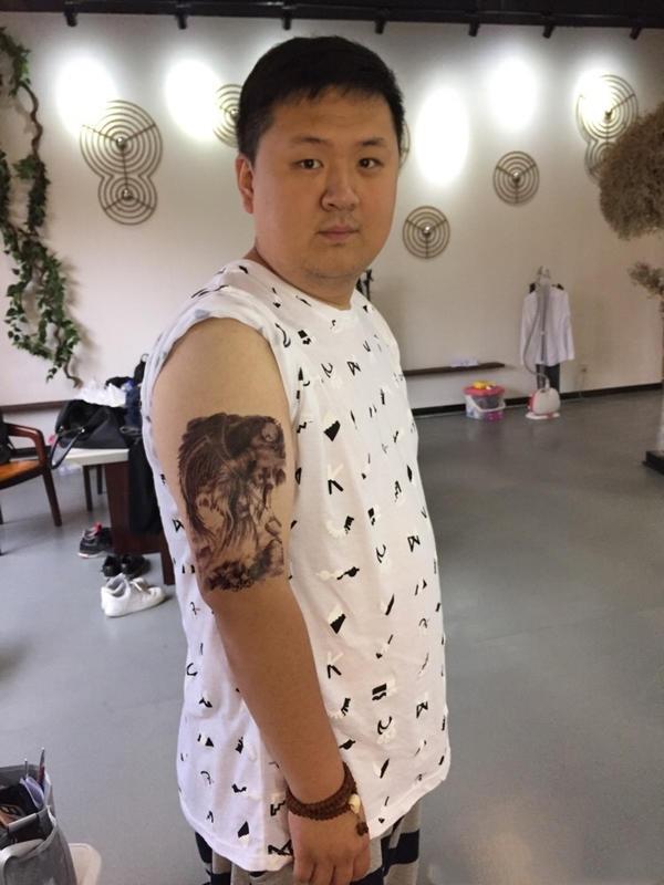 贾玲最出圈的综艺救场！“抢镜”帮关晓彤化解尴尬，这情商无敌了