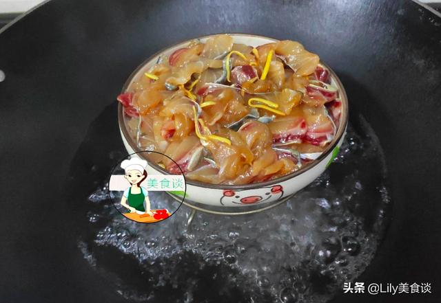 这菜蒸一蒸，5分钟就上桌，鲜美到流口水，低脂营养高，家人爱吃