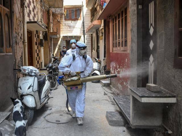 『万元』印度男子万元定制黄金口罩防疫 一个价值30万卢比