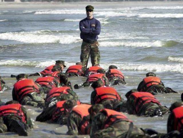 美军士官在慢跑时摔倒猝死，是时候重视审视跑步热潮了