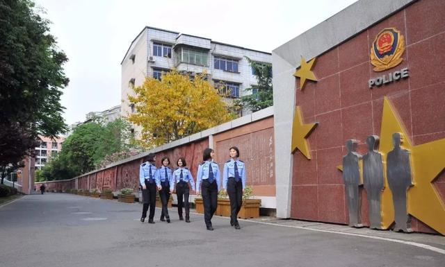 它是四川唯一的司法警官高职院校，被社会誉为“警官的摇篮”