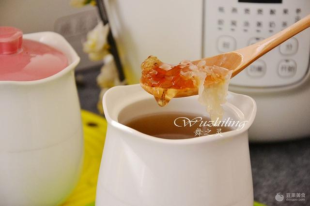 桃胶银耳粥