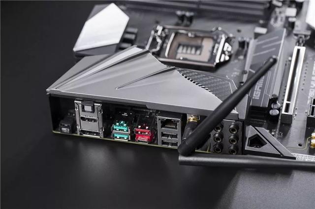 一键超频炫酷RGB灯效！七彩虹iGame Z390 Vulcan X主板评测