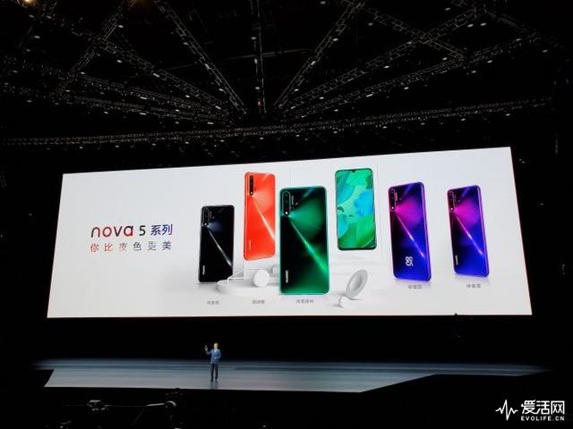 易烊千玺最爱的nova手机发布了新款，现在它也有了魅力“四摄”